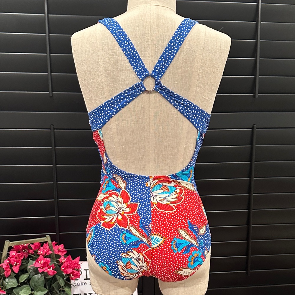 VENUS Waist Whittling plunge w matching cover up - Picture 3 of 3